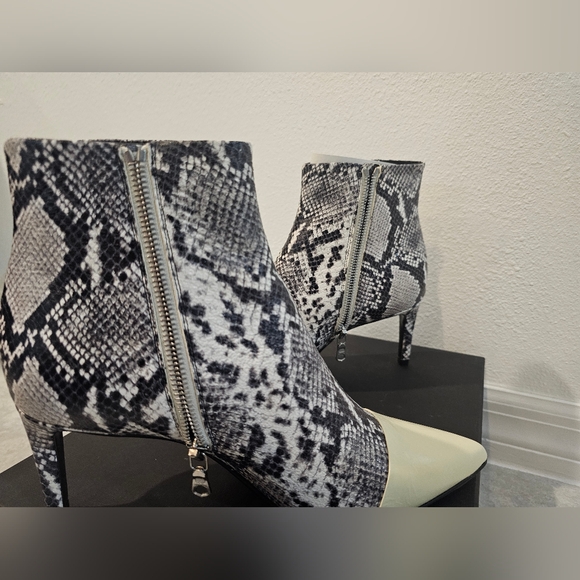 NIB Rag & Bone Beha Boot: Black & White Snake print Size: 10 - Picture 5 of 12